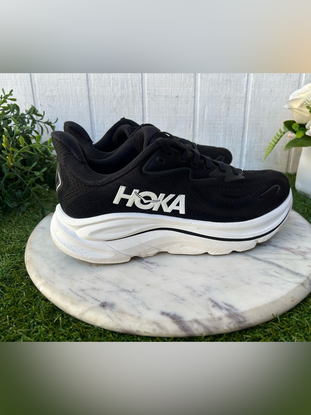 HOKA
Clifton 10 Road-Running black/white shoes Women size 8 gently used - Picture 10 of 15